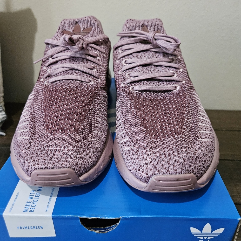 Womens Adidas swift run
